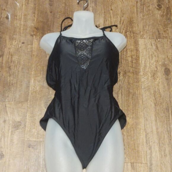 Beautiful one piece with lace accent, Large - Picture 1 of 3